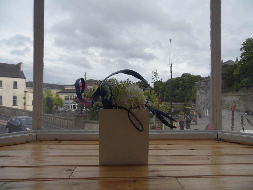 The Waterfront Townhouse Accommodation Kilkenny Extérieur photo